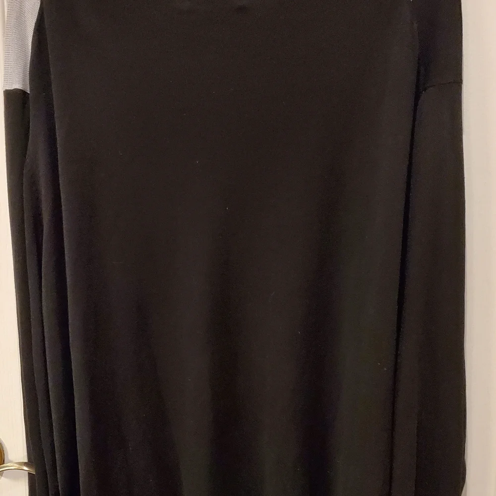 Kenneth Roberts Platinum Ladies Sweater - Picture 3 of 4